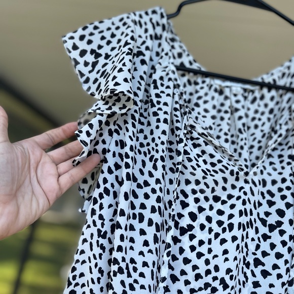 Rose and Olive flutter sleeve, animal printed top. In good condition SZ Large - Picture 3 of 13